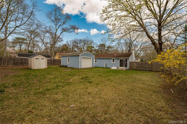 6 Longview Drive, East Quogue, NY 11942