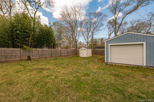 6 Longview Drive, East Quogue, NY 11942