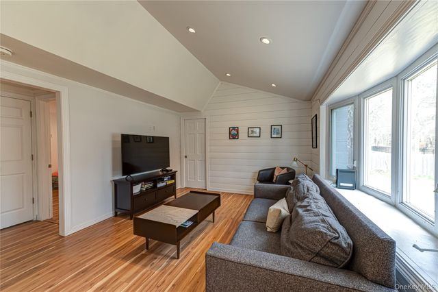 6 Longview Drive, East Quogue, NY 11942