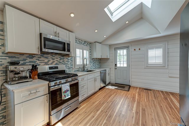 6 Longview Drive, East Quogue, NY 11942