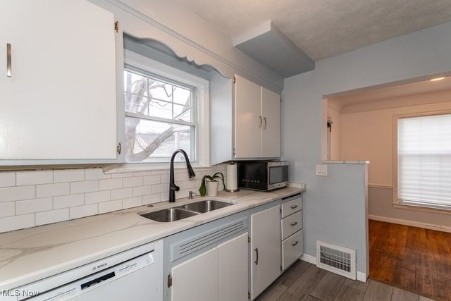 408 E 322nd Street, Willowick, OH 44095