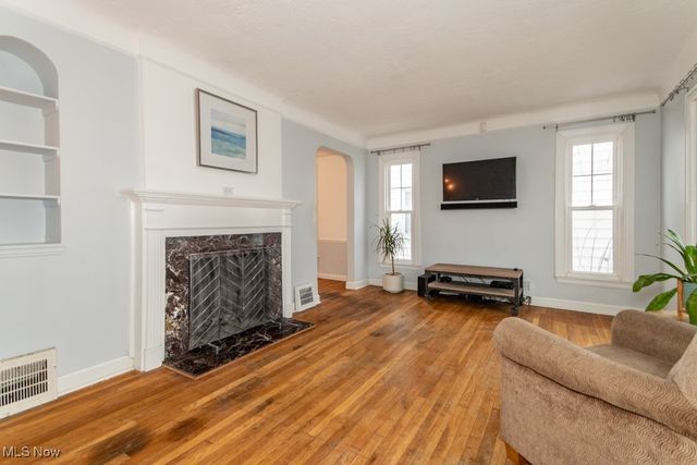 408 E 322nd Street, Willowick, OH 44095