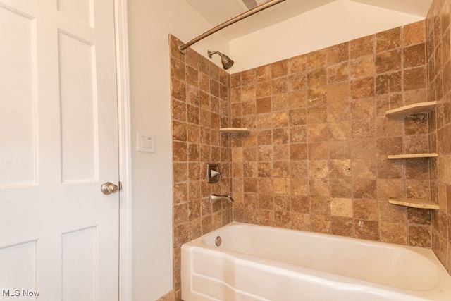 408 E 322nd Street, Willowick, OH 44095