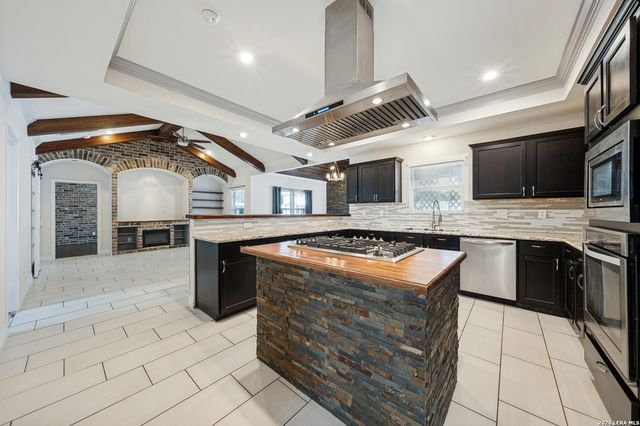 25375 Whispering Winds Dr, San Antonio, TX 78264