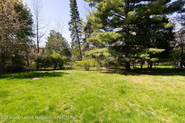 1317 Buckingham Road, Haslett, MI 48840