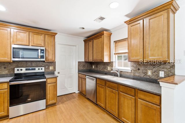 16 Harbison Pl, Beaufort, SC 29906