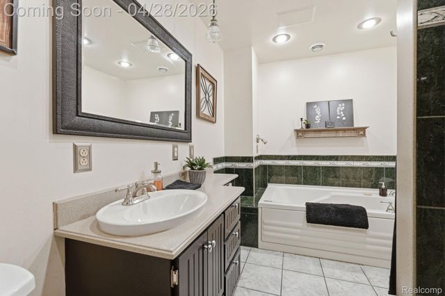 23426 Lynnhurst Street, Macomb Township, MI 48042