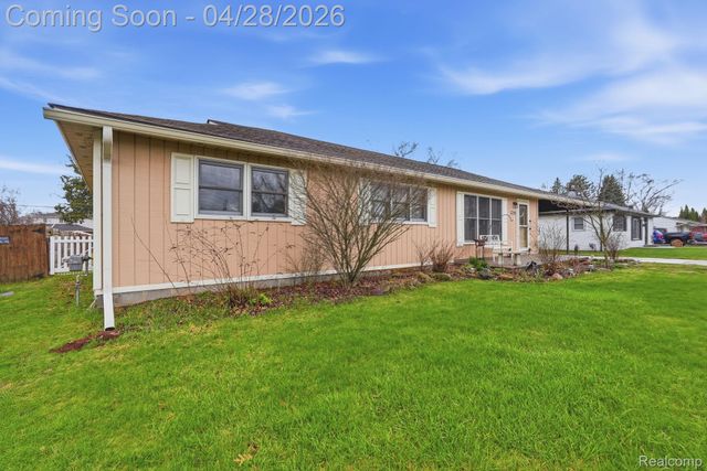 23426 Lynnhurst Street, Macomb Township, MI 48042
