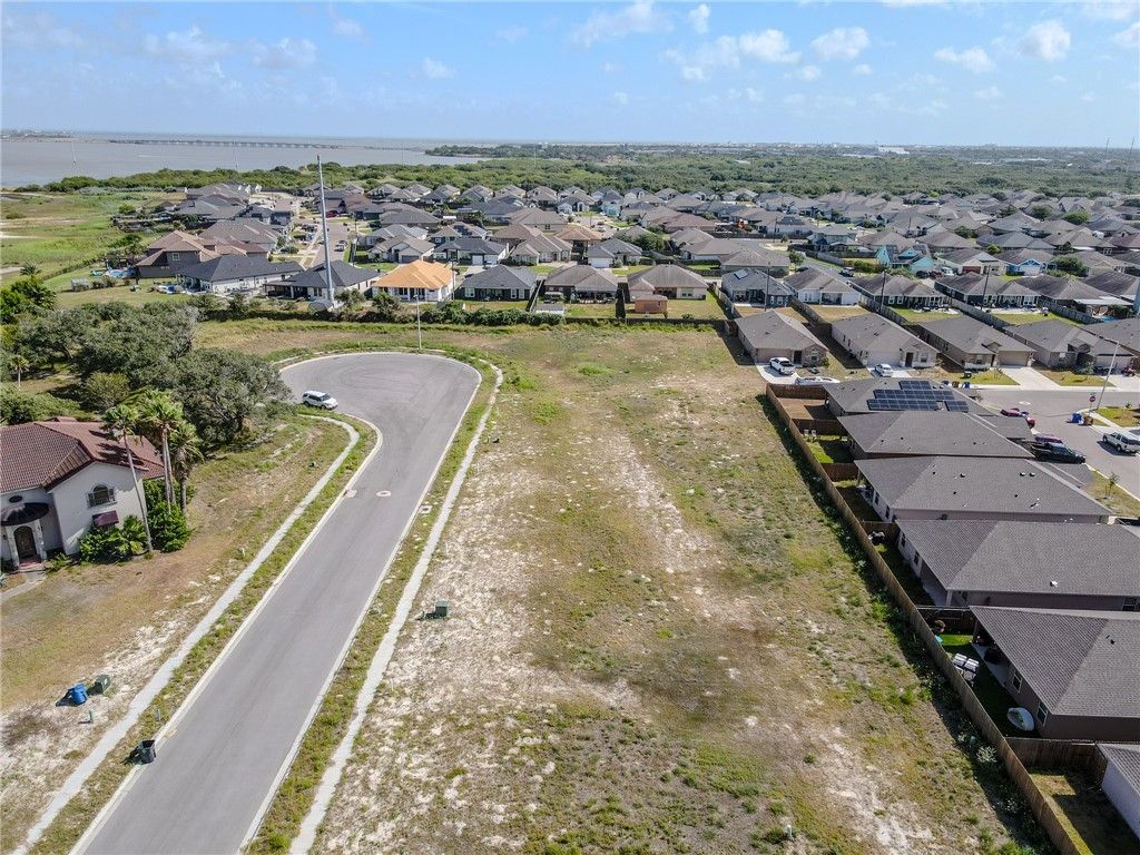 2302 Lords of the Bay Ct, Corpus Christi, TX 78418 — photo 2