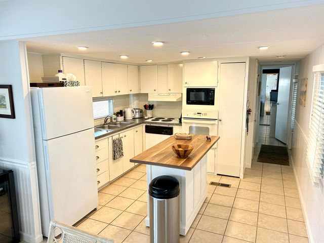 312 Hibiscus Drive, Deerfield Beach, FL 33442