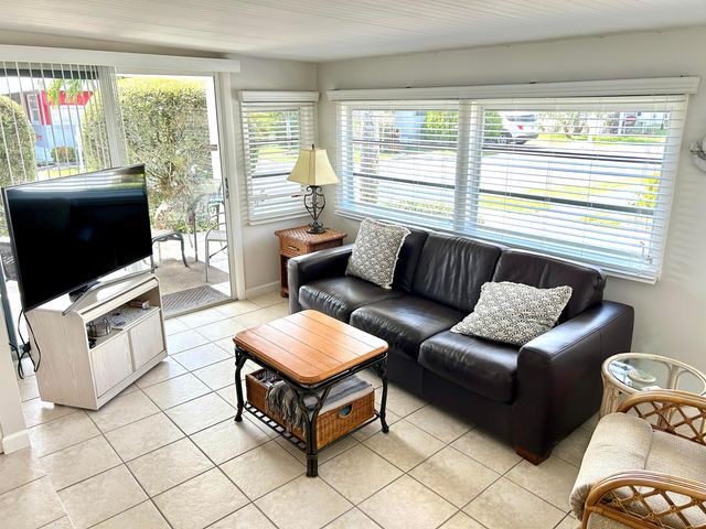 312 Hibiscus Drive, Deerfield Beach, FL 33442