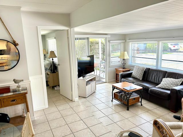 312 Hibiscus Drive, Deerfield Beach, FL 33442