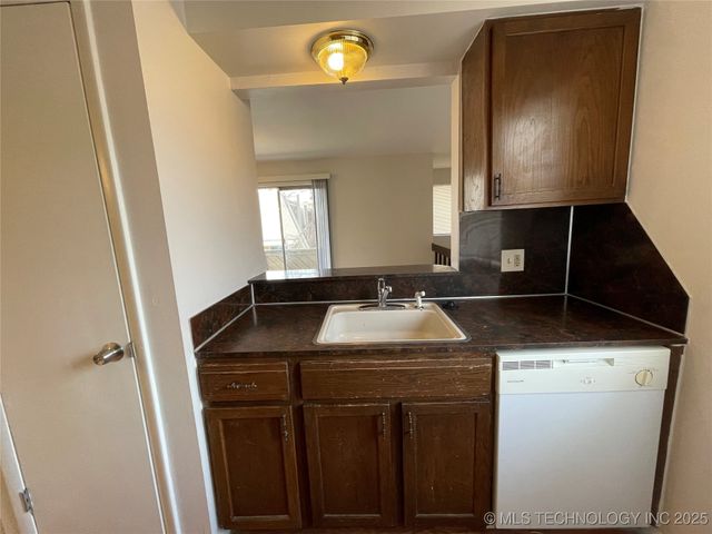 7333 S Yale Avenue 209, Tulsa, OK 74136