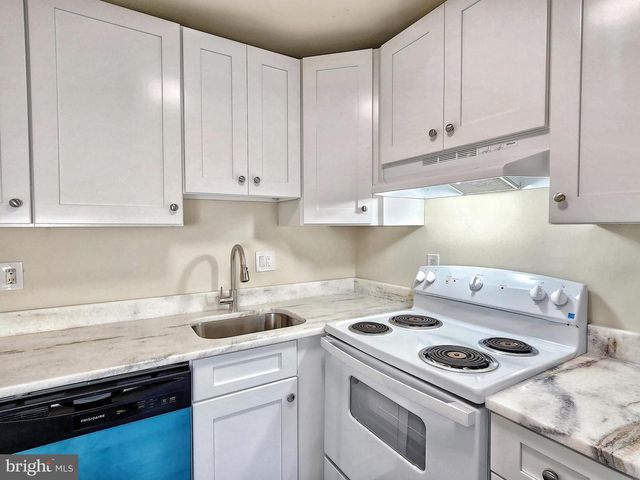 8688 VILLAGE SQUARE, Alexandria, VA 22309