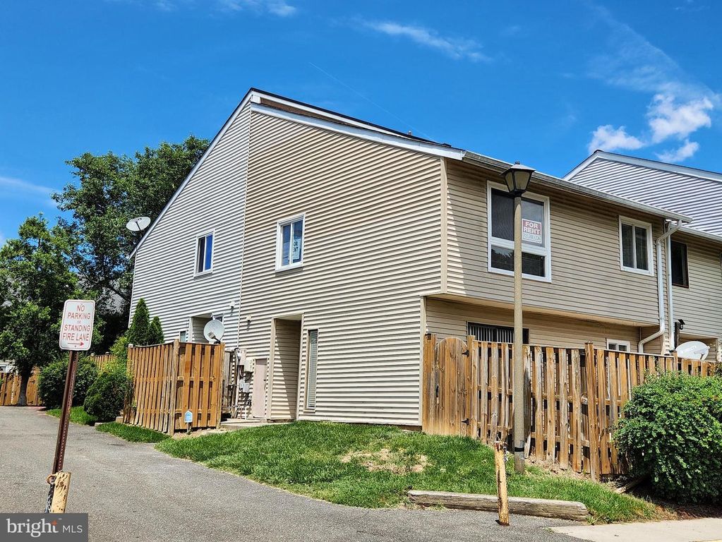8688 VILLAGE SQUARE, Alexandria, VA 22309