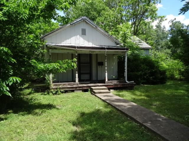 309-311 N Lyon Street, Butler, MO 64730