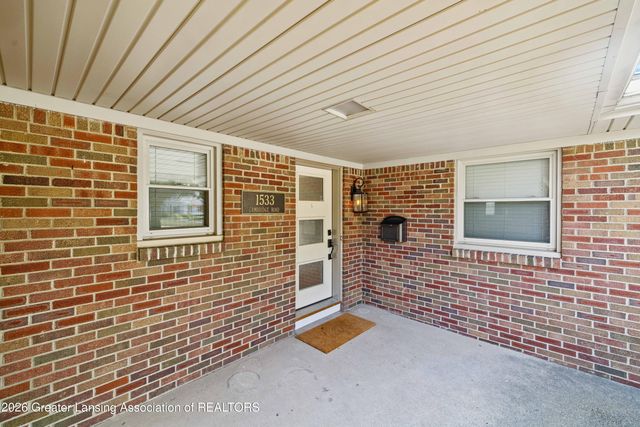 1533 Cambridge Road, Lansing, MI 48911