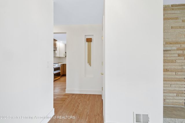 1533 Cambridge Road, Lansing, MI 48911