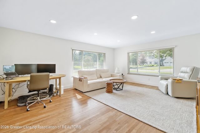 1533 Cambridge Road, Lansing, MI 48911