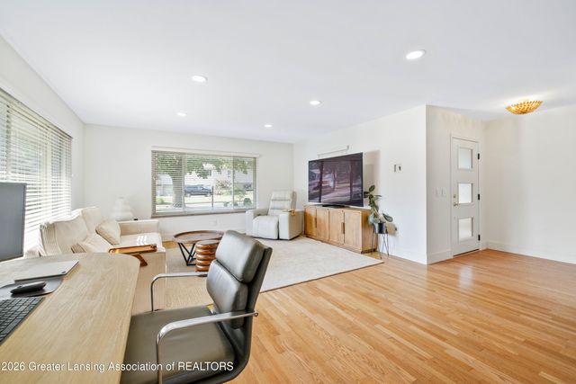 1533 Cambridge Road, Lansing, MI 48911