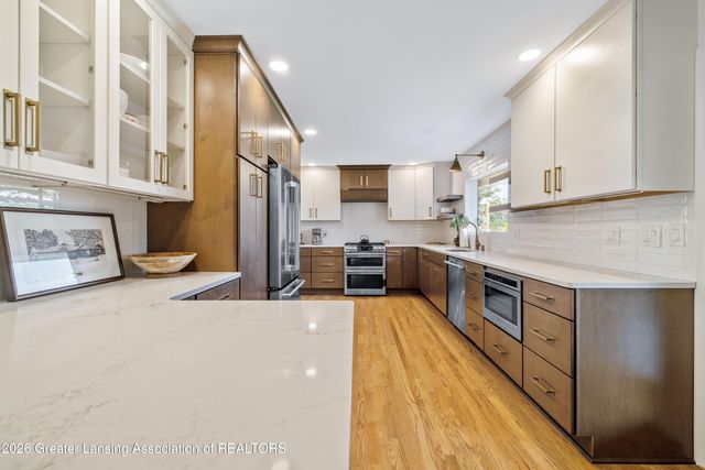 1533 Cambridge Road, Lansing, MI 48911