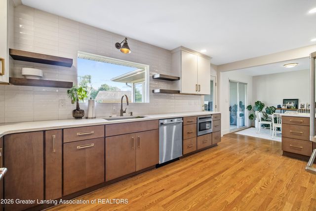 1533 Cambridge Road, Lansing, MI 48911