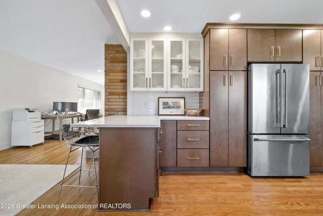 1533 Cambridge Road, Lansing, MI 48911