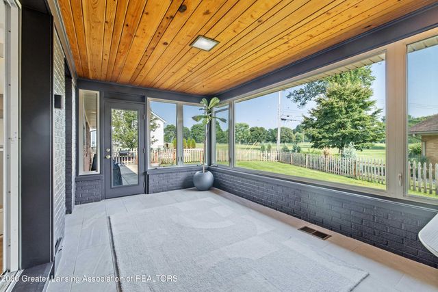 1533 Cambridge Road, Lansing, MI 48911