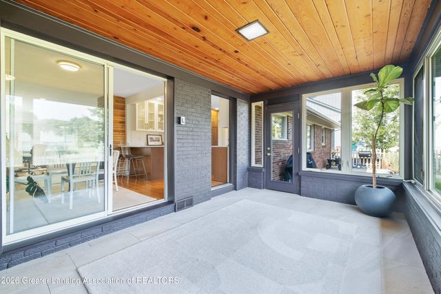 1533 Cambridge Road, Lansing, MI 48911