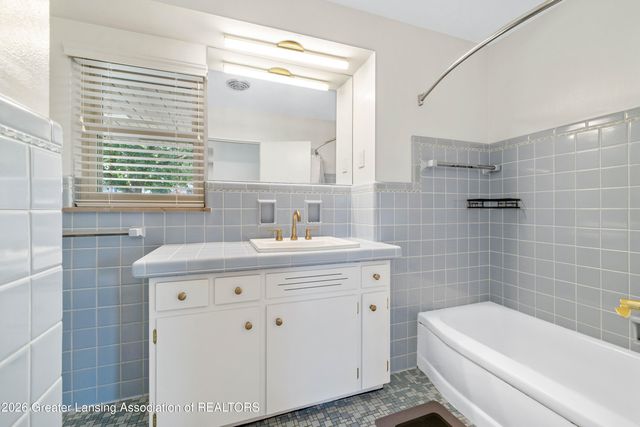 1533 Cambridge Road, Lansing, MI 48911