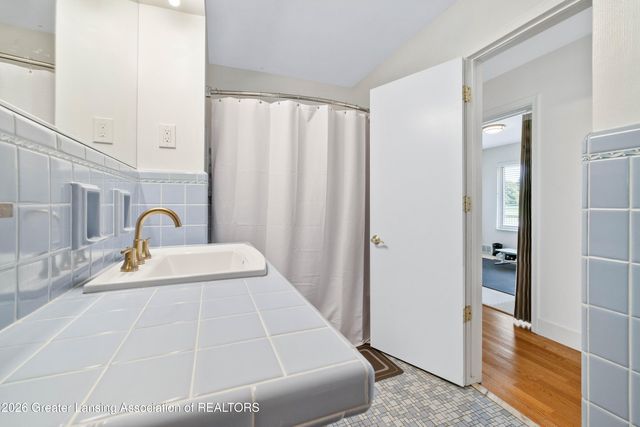 1533 Cambridge Road, Lansing, MI 48911