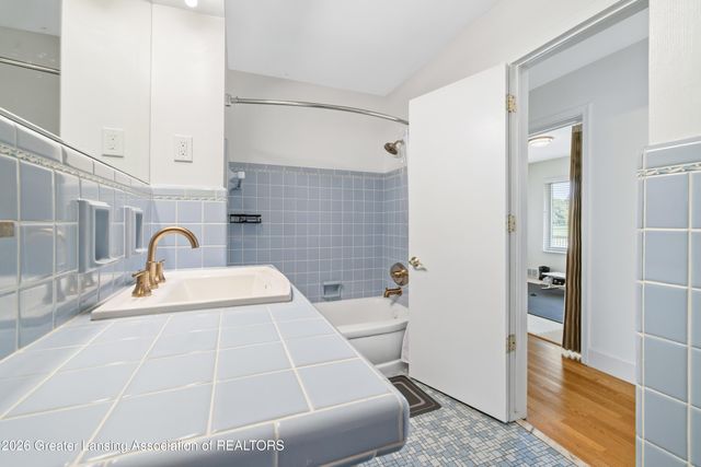 1533 Cambridge Road, Lansing, MI 48911