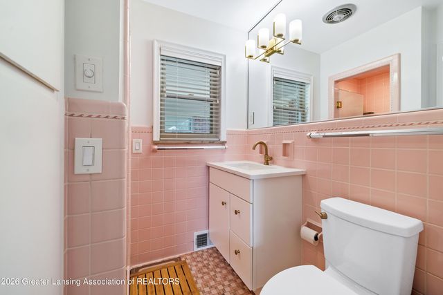 1533 Cambridge Road, Lansing, MI 48911