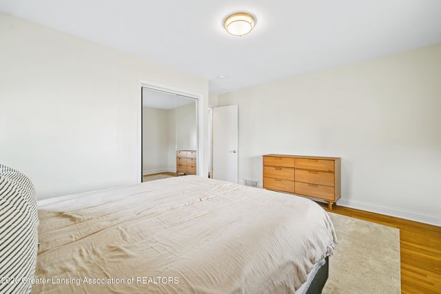 1533 Cambridge Road, Lansing, MI 48911