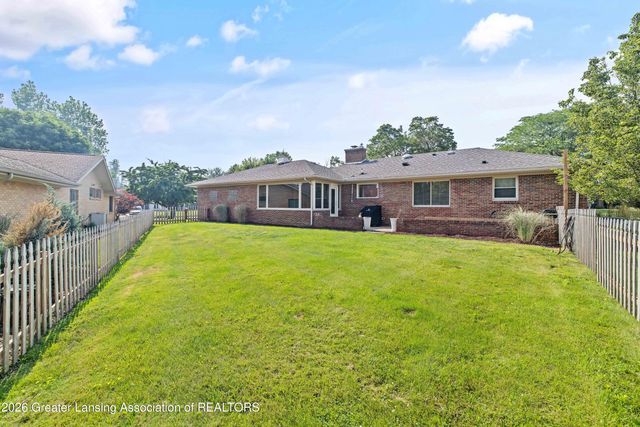 1533 Cambridge Road, Lansing, MI 48911