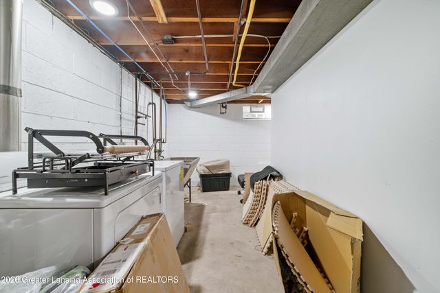 1533 Cambridge Road, Lansing, MI 48911