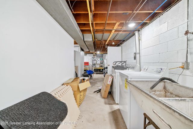 1533 Cambridge Road, Lansing, MI 48911