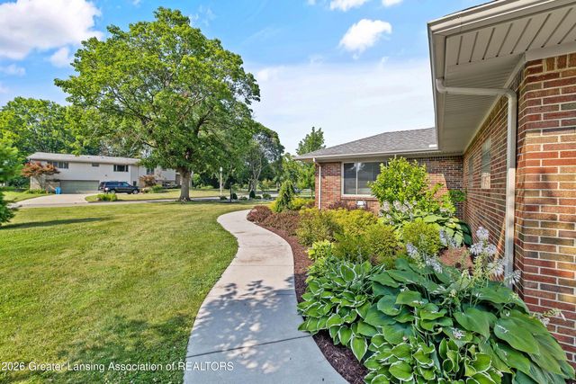 1533 Cambridge Road, Lansing, MI 48911