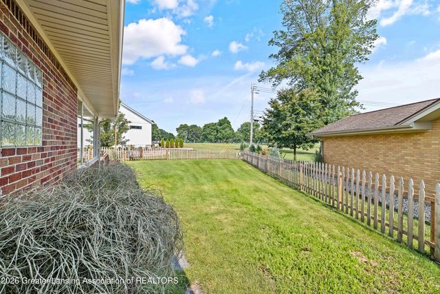 1533 Cambridge Road, Lansing, MI 48911