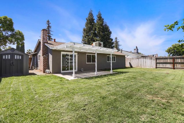 825 Buckingham Dr, Manteca, CA 95336