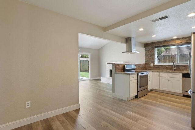 825 Buckingham Dr, Manteca, CA 95336