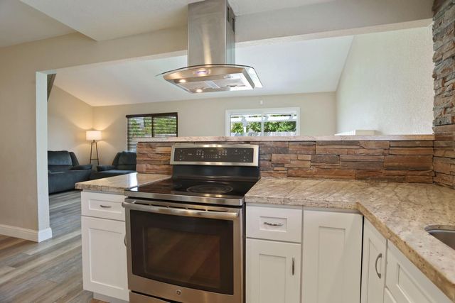 825 Buckingham Dr, Manteca, CA 95336