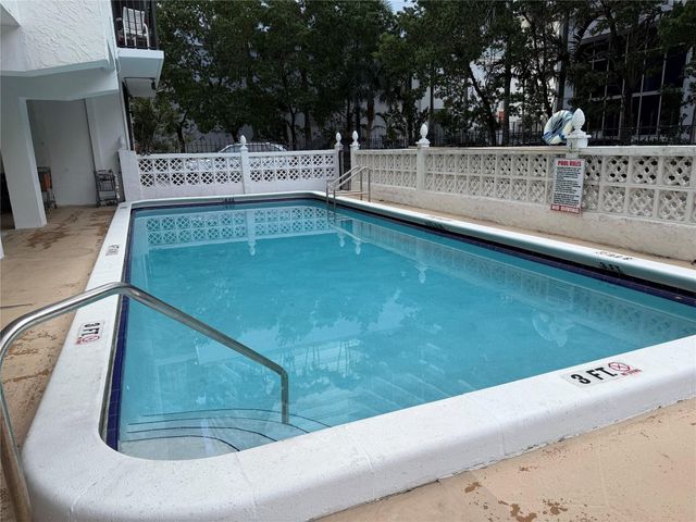 3000 Riomar Street 406, Fort Lauderdale, FL 33304