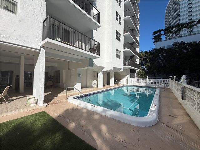 3000 Riomar Street 406, Fort Lauderdale, FL 33304