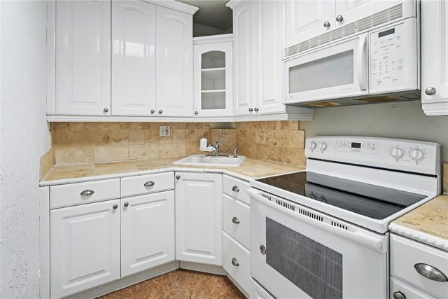 3000 Riomar Street 406, Fort Lauderdale, FL 33304