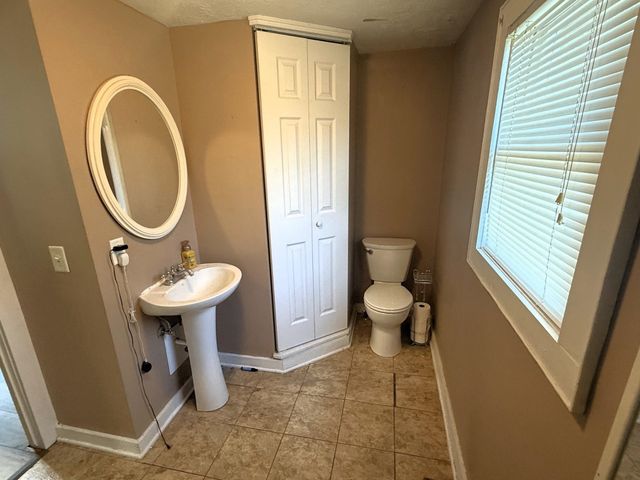 367 W Jewell Ave, Salina, KS 67401