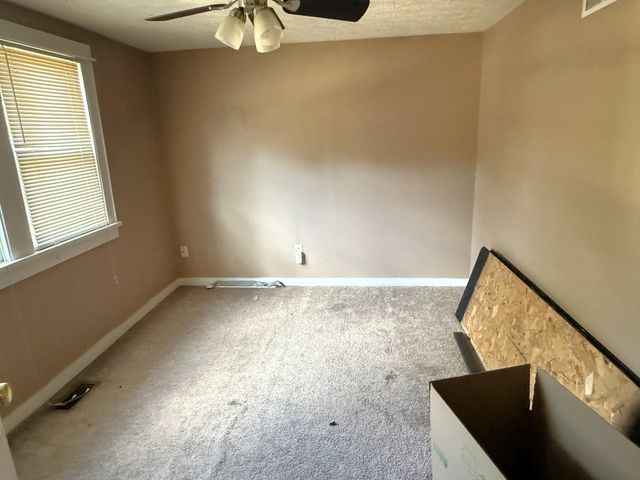 367 W Jewell Ave, Salina, KS 67401