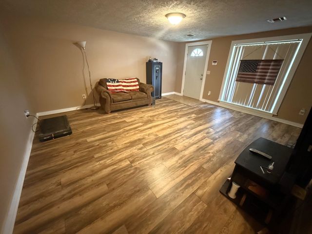 367 W Jewell Ave, Salina, KS 67401
