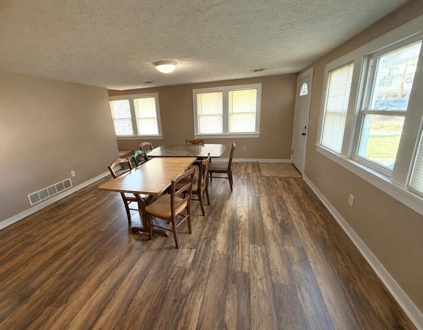 367 W Jewell Ave, Salina, KS 67401