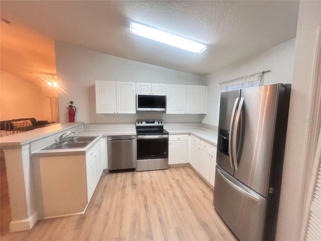 8825 GRAND PALMS CIRCLE B, Kissimmee, FL 34747